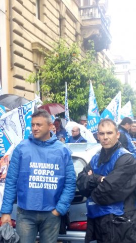 sit-in28042015